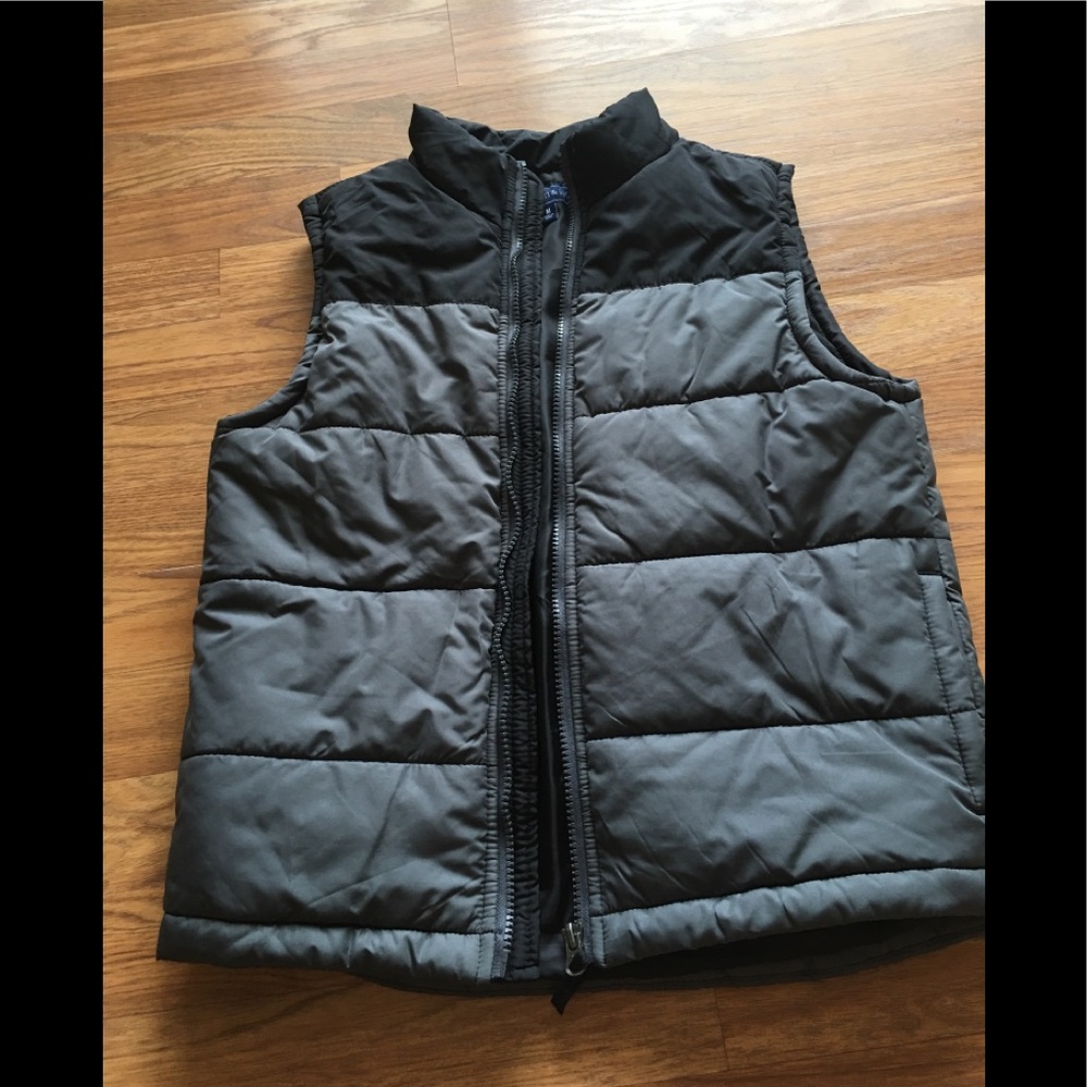 Crown & Ivy  zip up vest side.